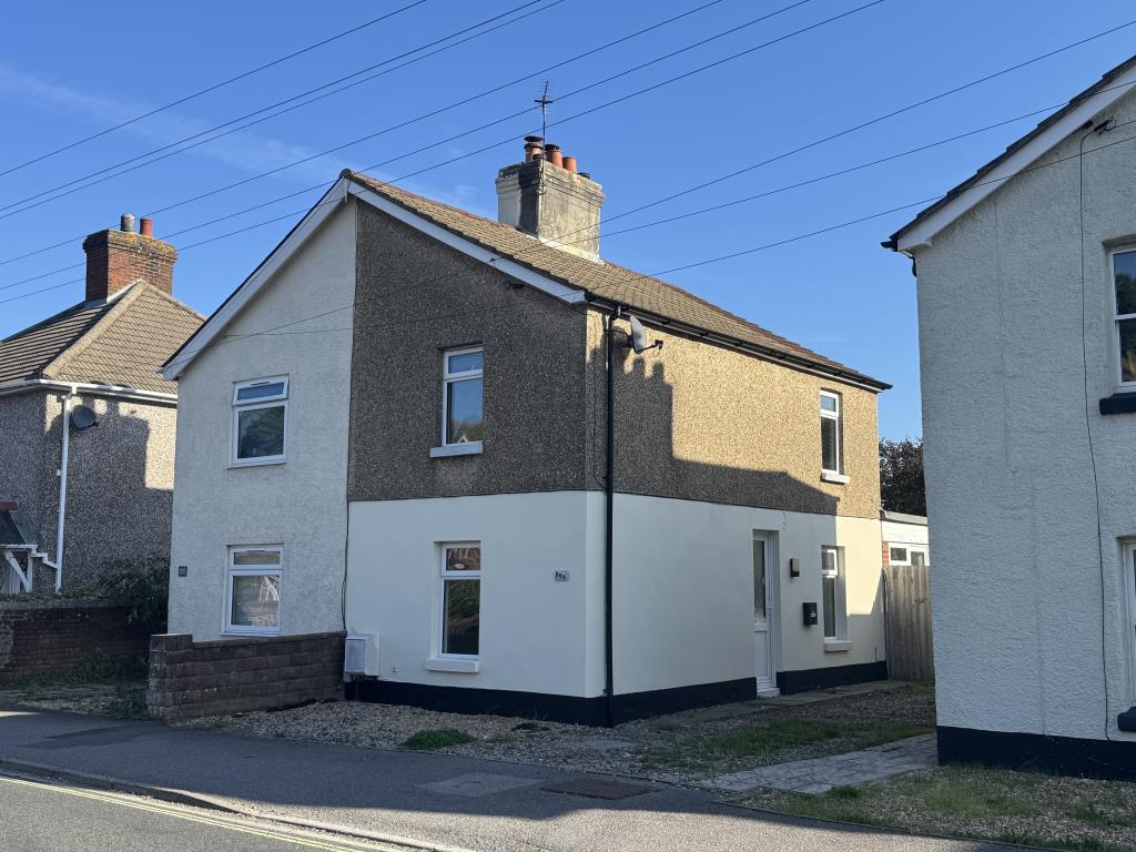 Lot: 157 - SEMI-DETACHED TWO-BEDROOM HOUSE FOR INVESTMENT OR OCCUPATION - View from the street